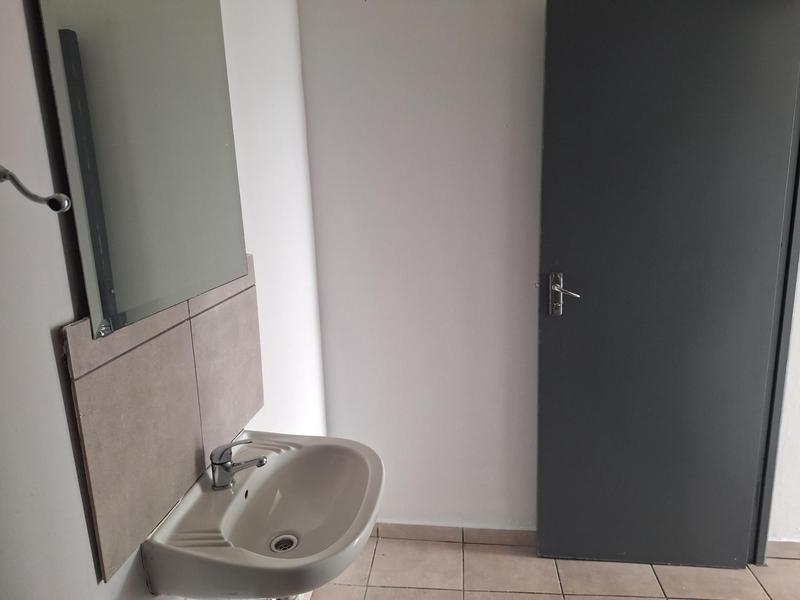 2 Bedroom Property for Sale in Goodwood Central Western Cape